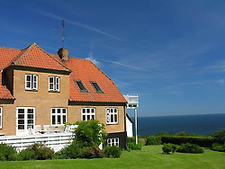 Bondegaardsferie, ferie på landet
afslappende ferie uden stress er
- Den fantastiske bornholmske natur skal opleves på nærmeste hold. Kridhvide sandstrande og rå granitklipper (det ideelle sted for lystfiskere) spændende seværdigheder og afslappende atmosfære -
det er Bornholms kendetegn.
Der er som sagt rig mulighed for lystfiskeri ved Søgaard
Kysten her er en af de mest populære fiskepladser på Bornholm men er også en perle at spadsere i. Bondegaardsferie, ferie på landet
afslappende ferie uden stress er
- Søgård